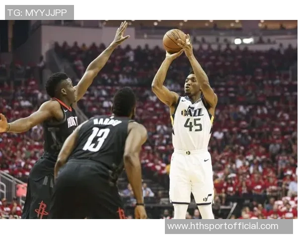 米切尔：我和哈登算是直接上场磨合他是一个球商极高的人！